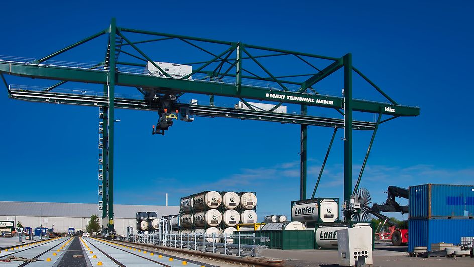 Gantry crane at the newly opened Maxi Terminal Hamm