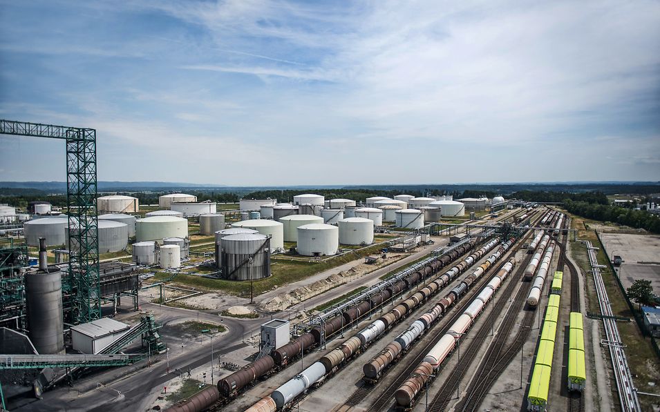 Rangierbahnhof an Mineralöl Tanklager