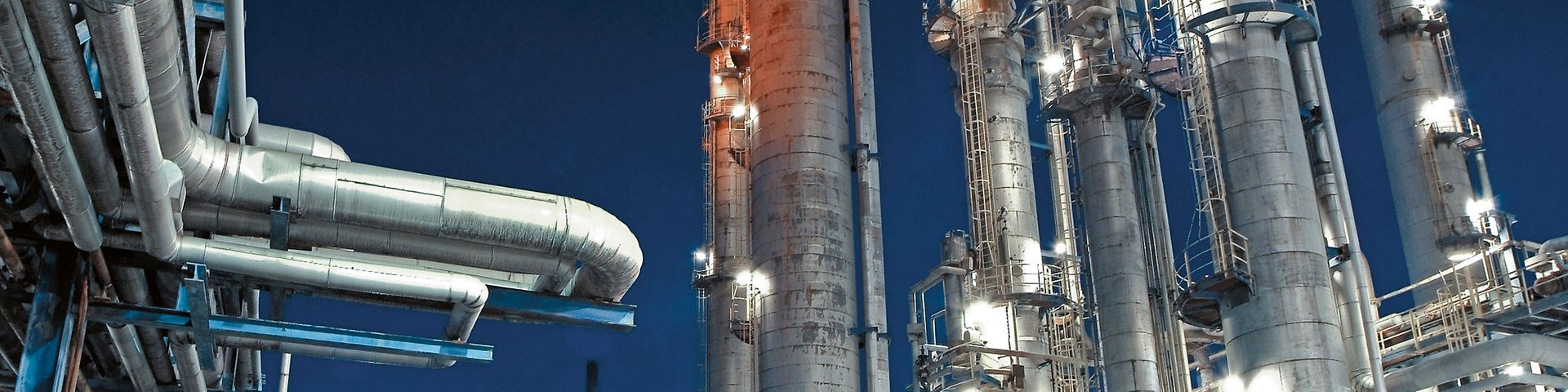 Raffinerie Werk Scholven in Gelsenkirchen bei Nacht