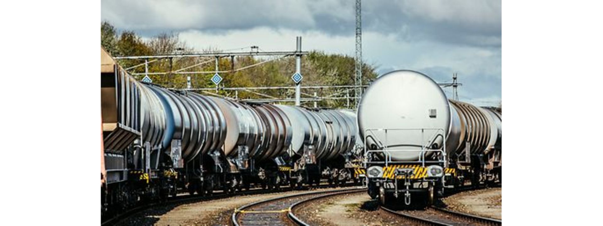Tank wagons stand on siding